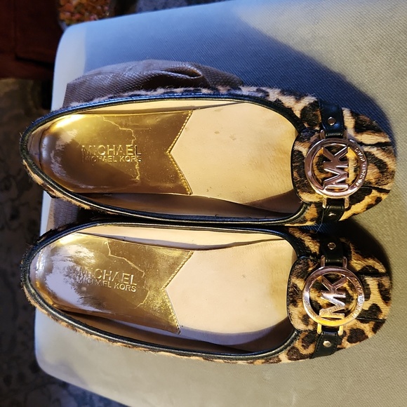 Micheal Kors slip-on shoes - Picture 2 of 3